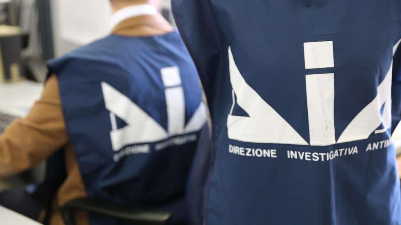 Pizzo nelle fatture: confisca da 30 milioni all’imprenditore vicino al clan Belforte