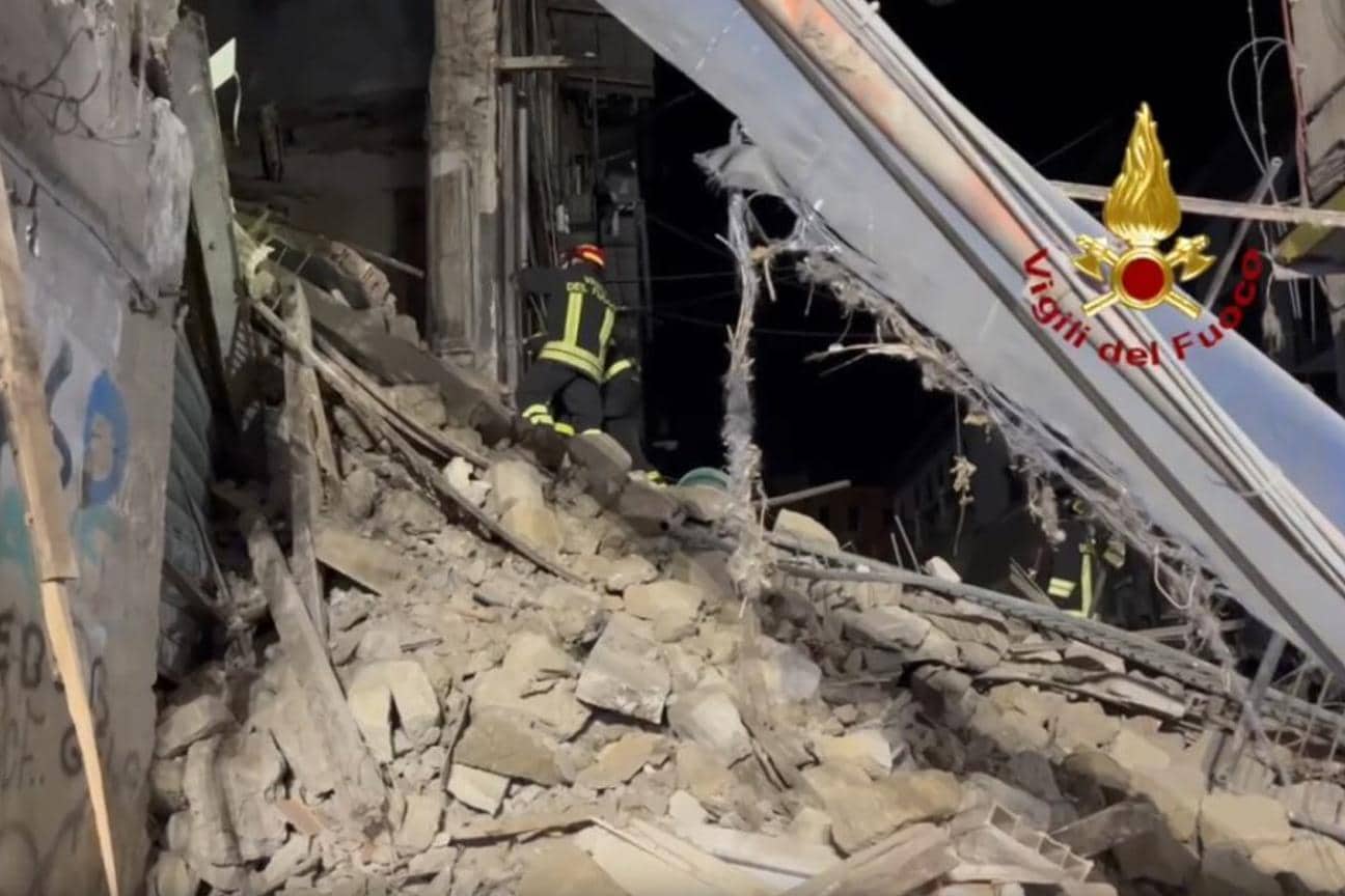 Napoli, crolla edificio in via Siniscalchi