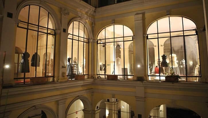 "Tessere e Connettere": la mostra al Museo Della Moda di Napoli