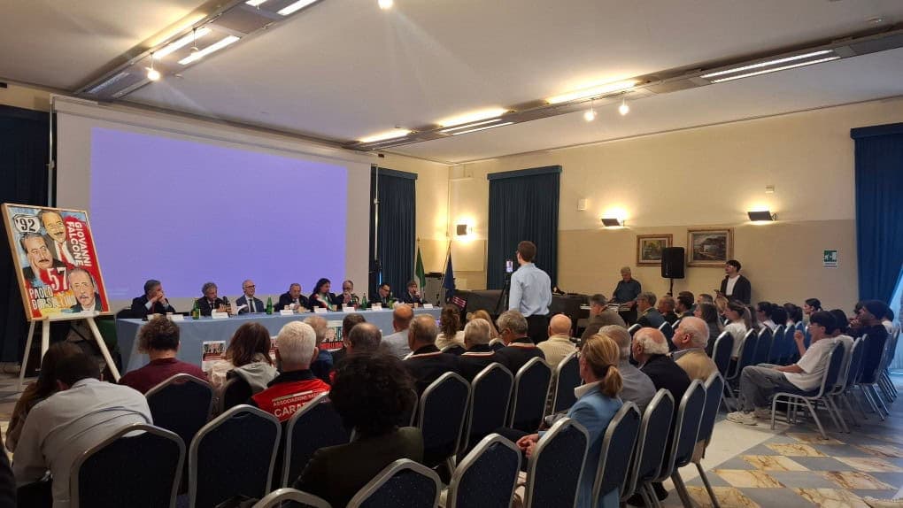 Bacoli, inaugurata la mostra “Colori contro la mafia” di Porcasi alla Casina Vanvitelliana