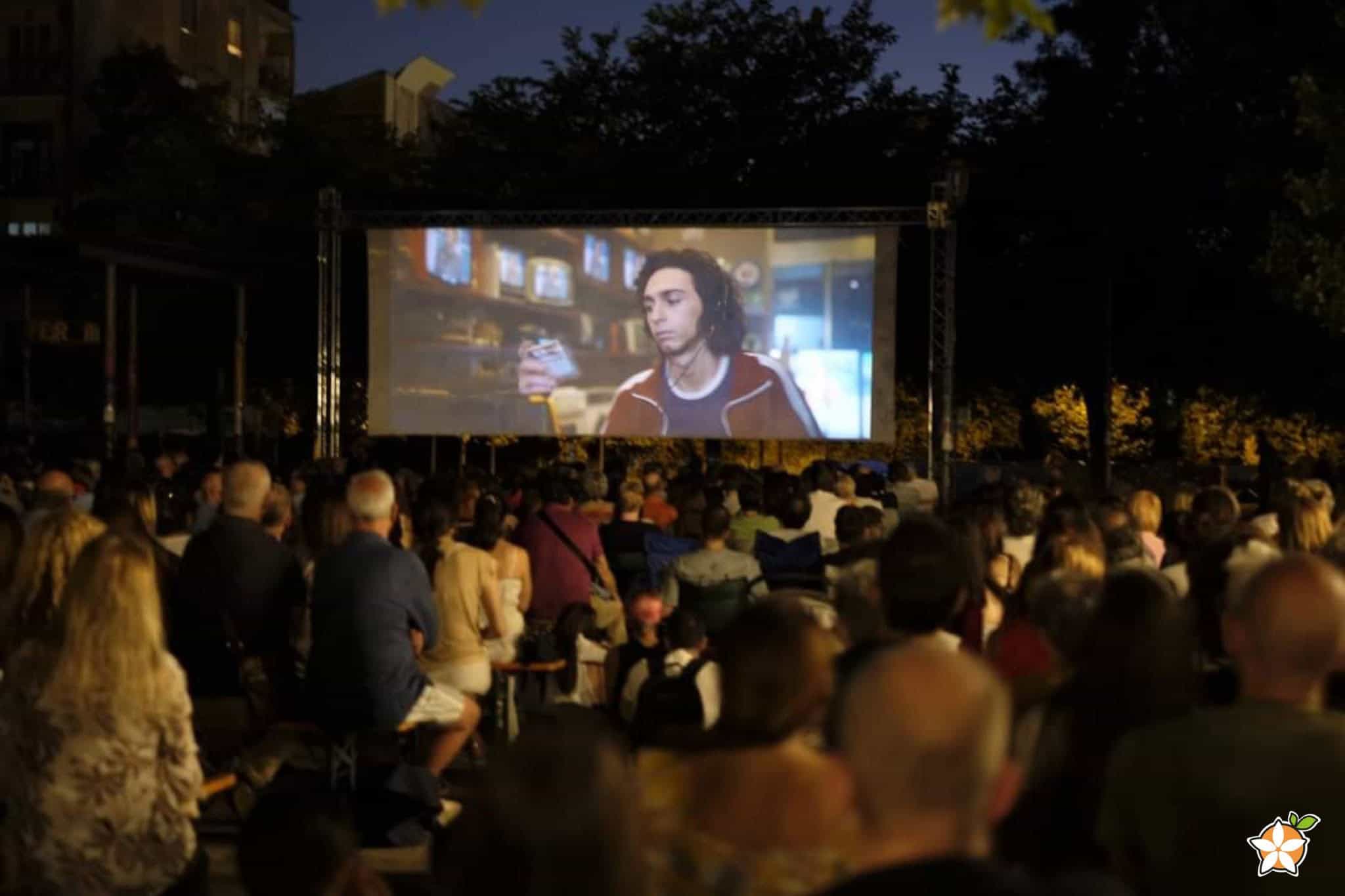 Informare alla Sagra del Cinema di Caserta: disponibili le riviste gratuite e "Storia di Napoli a Fumetti"