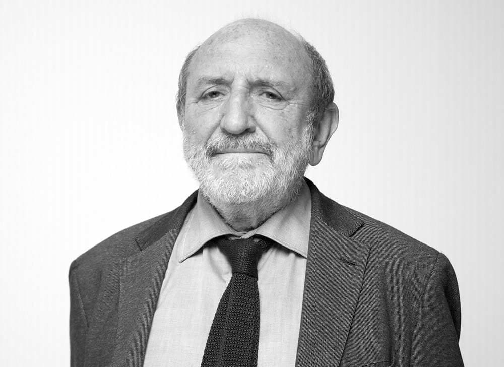 INTERVISTA. Umberto Galimberti al Teatro Città di Pace a Caserta: "Performanti ma soli"