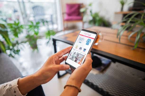 Come le scelte consapevoli dei consumatori online favoriscono l'economia legale