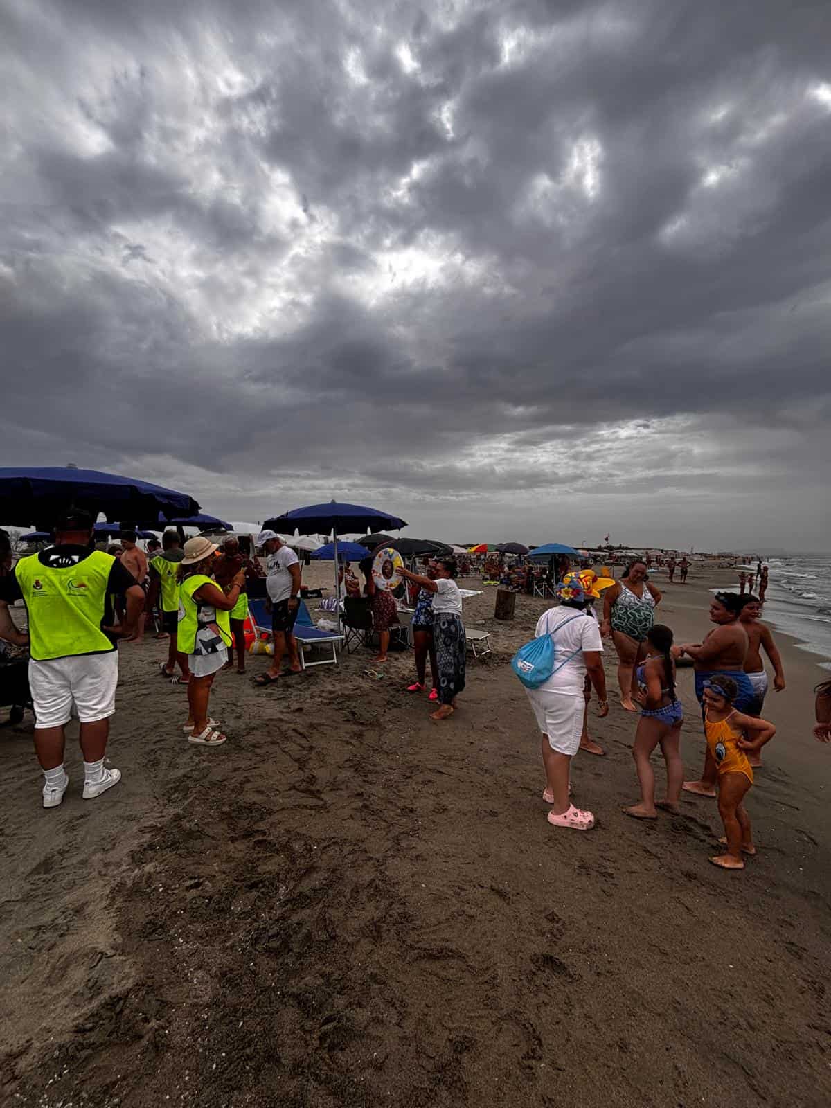 Castel Volturno, “Spiagge senza barriere”: inclusione e divertimento sulla spiaggia di Baia Verde