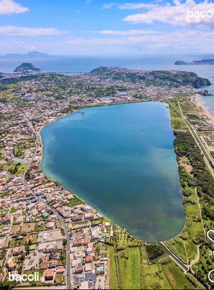 Bacoli, il canale del Fusaro dopo anni di scarichi e cemento: una storia lunga almeno 15 anni