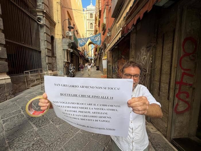San Gregorio Armeno chiude per protesta: il turismo rischia di cambiare la strada dei presepi