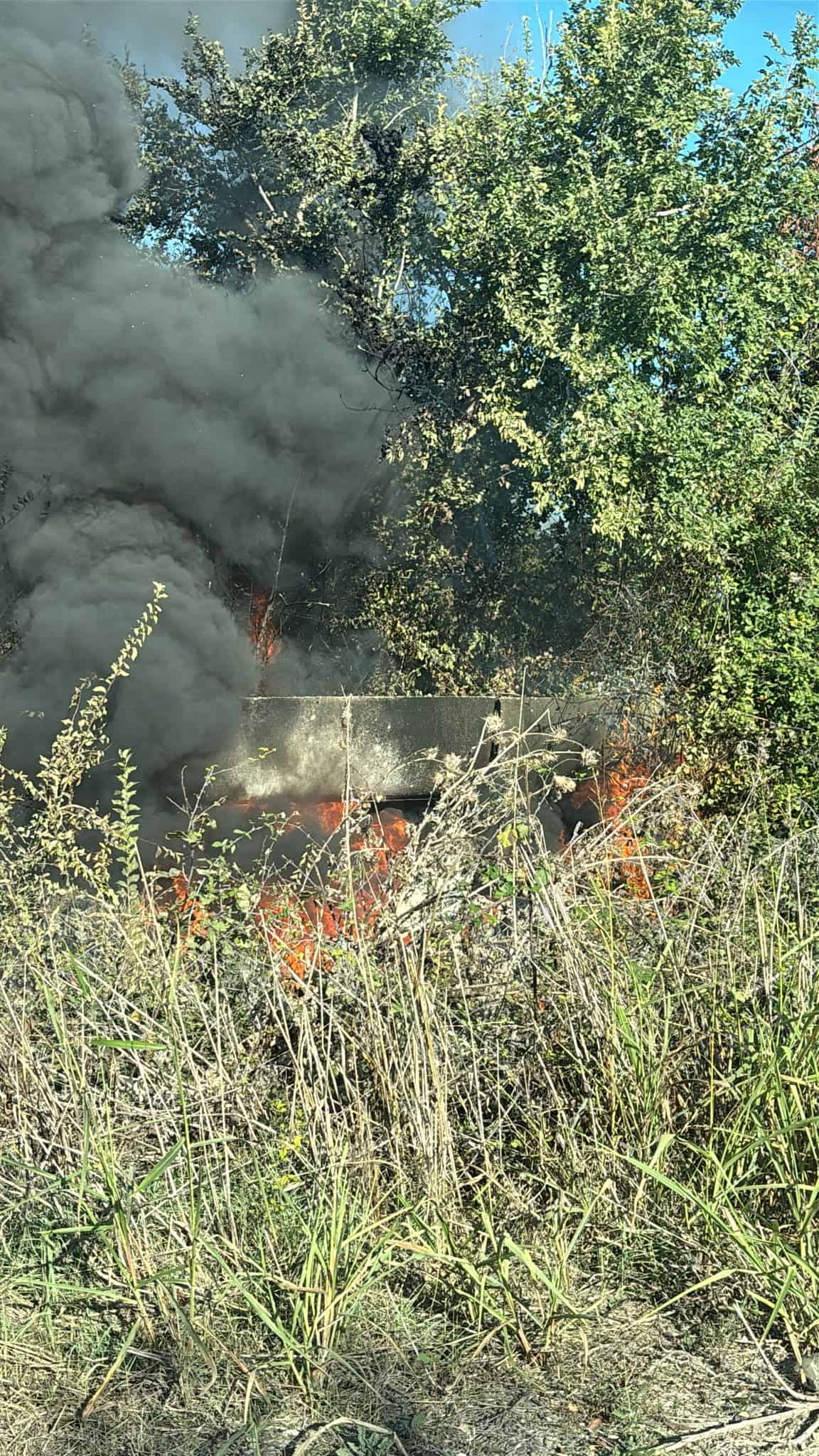 Castel Volturno, ancora un incendio di rifiuti plastici e sintetici